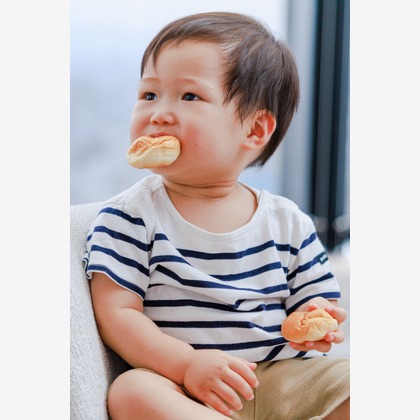 ちずカメラが出張撮影した赤ちゃん・幼児服, フラッシュ撮影, 慰めなどが写った「子供」の家族写真