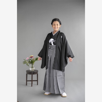 Hamuこども写真館が出張撮影した罰金, 植木鉢, Shimadaなどが写った「Hamuこども写真館」の家族写真