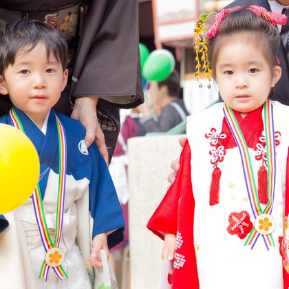 中井企画が出張撮影した襟, シャツ, ジェスチャーなどが写った「七五三(大阪市)」の家族写真