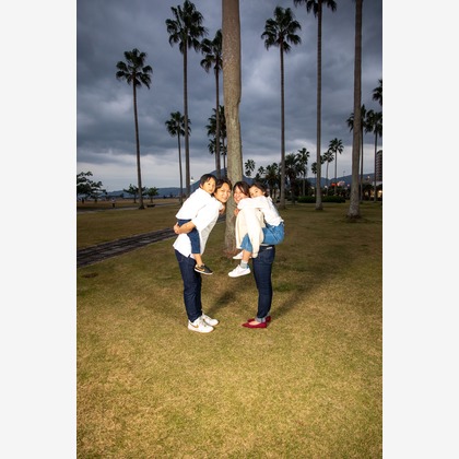 岩坪眞一郎が出張撮影した家族写真(キッズ,ベビーフォト)などが写った「還暦祝い家族写真」の家族写真