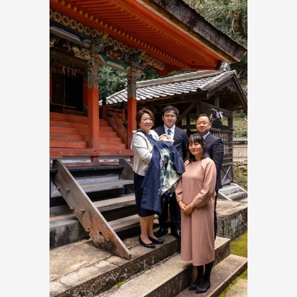 岡本悠輔が出張撮影した「お宮参り」の家族写真