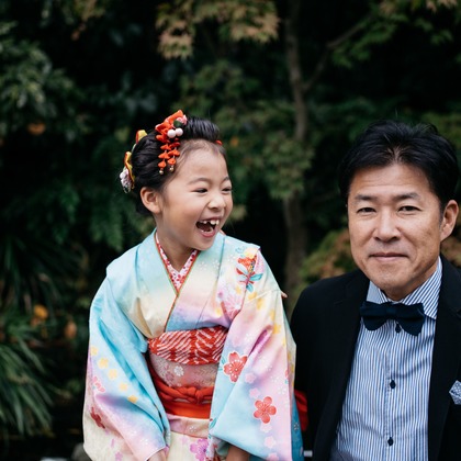 植村由理が出張撮影したストリートファッション, 753, 生物などが写った「七五三　＠神明社　横浜」の家族写真