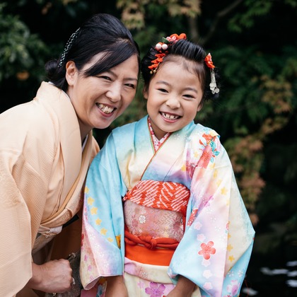 植村由理が出張撮影したストリートファッション, 753, 生物などが写った「七五三　＠神明社　横浜」の家族写真