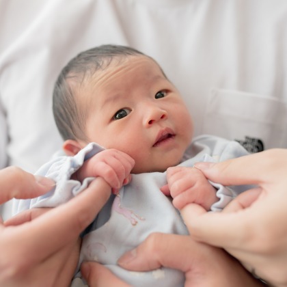 山口亮が撮影したニューボーンフォトの写真