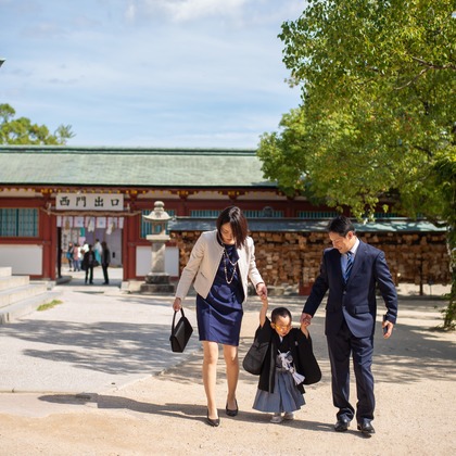 竹部 祐樹が出張撮影した防府天満宮, 足首, 人間の足などが写った「七五三＠防府天満宮」の家族写真