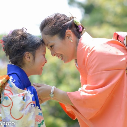 souvenir photoが出張撮影した着物, 赤, 写真が写ったエンゲージメントフォトの写真