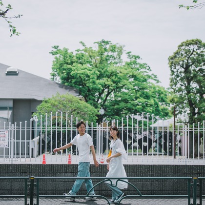 この写真は、出張撮影(家族写真(キッズ,ベビーフォト))のアルバム「ファミリーフォト(屋外)」にある写真の1枚で、家族写真(キッズ,ベビーフォト)などが写っています。<br>「ファミリーフォト(屋外)」では他にも:albumPhotoCount枚の家族写真を見ることができます。撮影者はNobuhiro Toyaです。カメラマンのプロフィールページで、家族写真(キッズ,ベビーフォト)撮影の口コミやおすすめコメントを見ることができます。