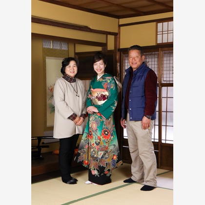 スマイルハンターが出張撮影した家族写真(キッズ,ベビーフォト)などが写った「成人式フォト」の家族写真