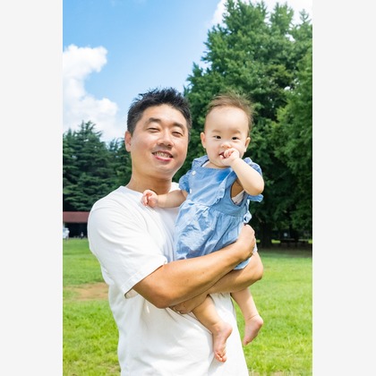 この写真は、出張撮影(家族写真(キッズ,ベビーフォト))のアルバム「家族写真」にある写真の1枚で、家族写真(キッズ,ベビーフォト)などが写っています。<br>「家族写真」では他にも:albumPhotoCount枚の家族写真を見ることができます。撮影者はフォトスタジオENOです。カメラマンのプロフィールページで、家族写真(キッズ,ベビーフォト)撮影の口コミやおすすめコメントを見ることができます。