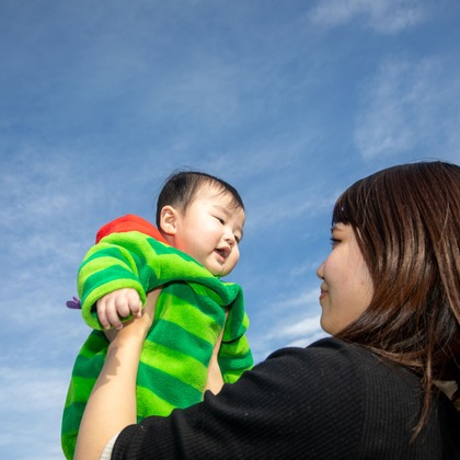 岩坪眞一郎が出張撮影した「誕生日記念撮影」の家族写真