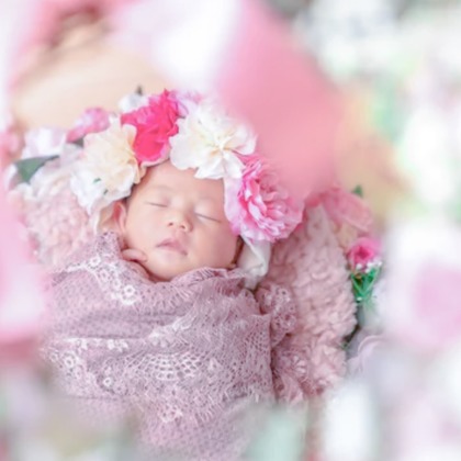 CREATIVE HOUSEが出張撮影した「ニューボーンフォト」の家族写真