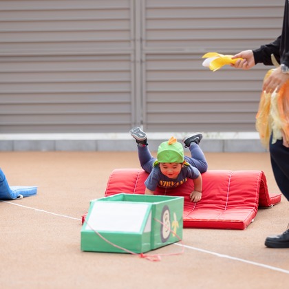 T.Matsumuraが出張撮影した甘いひよこ, 鍛冶池キャンプ場, ローラースポーツなどが写った「運動会（保育園）」の家族写真