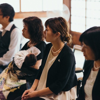 Raita Kuwahara photographyが出張撮影した「お宮参り写真撮影@大阪府貝塚市・感田神社」の家族写真