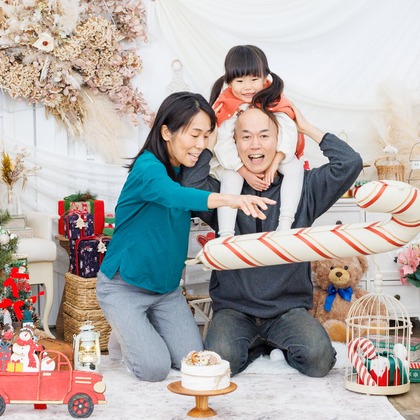 この写真は、出張撮影(家族写真(キッズ,ベビーフォト))のアルバム「クリスマス」にある写真の1枚で、家族写真(キッズ,ベビーフォト)などが写っています。<br>「クリスマス」では他にも:albumPhotoCount枚の家族写真を見ることができます。撮影者はちずカメラです。カメラマンのプロフィールページで、家族写真(キッズ,ベビーフォト)撮影の口コミやおすすめコメントを見ることができます。