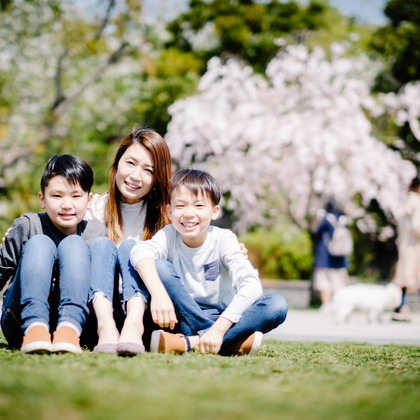 アトリエ　エピカ/清水　一哉が出張撮影した植物, 感情, レクリエーションなどが写った「桜フォト」の家族写真