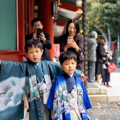 出張撮影くろさわが出張撮影したどういたしまして。, Sushi Edokko, 人間の背中などが写った「七五三」の家族写真