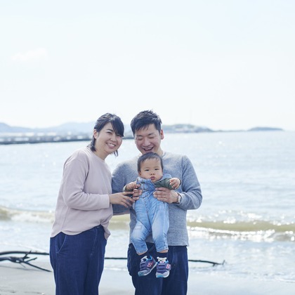 NISHIMURA AKINOBUが出張撮影した空, 赤, 青が写った家族写真(キッズ,ベビーフォト)の写真