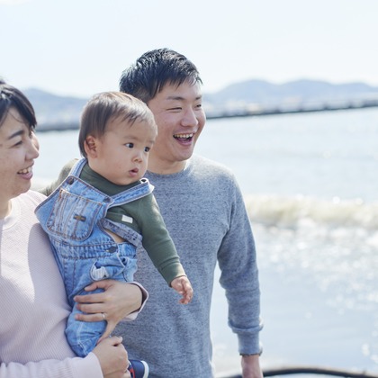 NISHIMURA AKINOBUが出張撮影した空, 赤, 青が写った家族写真(キッズ,ベビーフォト)の写真