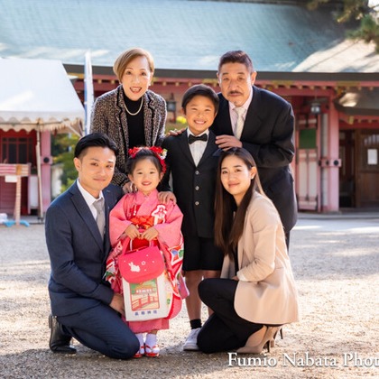 名畑文巨写真事務所が出張撮影した「出張撮影七五三・お宮詣り」の家族写真