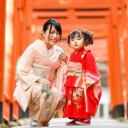 中井企画が出張撮影したネクタイ, フラッシュ撮影, ストリートファッションなどが写った「七五三(奈良)」の家族写真