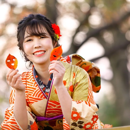 この写真は、出張撮影(家族写真(キッズ,ベビーフォト))のアルバム「成人式前撮り・後撮り」にある写真の1枚で、家族写真(キッズ,ベビーフォト)などが写っています。<br>「成人式前撮り・後撮り」では他にも:albumPhotoCount枚の家族写真を見ることができます。撮影者はゾクです。カメラマンのプロフィールページで、家族写真(キッズ,ベビーフォト)撮影の口コミやおすすめコメントを見ることができます。