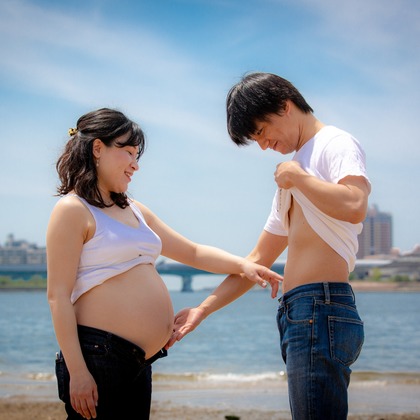 この写真は、出張撮影(家族写真(キッズ,ベビーフォト))のアルバム「関西のマタニティーフォト」にある写真の1枚で、家族写真(キッズ,ベビーフォト)などが写っています。<br>「関西のマタニティーフォト」では他にも:albumPhotoCount枚の家族写真を見ることができます。撮影者はchuchan photo officeです。カメラマンのプロフィールページで、家族写真(キッズ,ベビーフォト)撮影の口コミやおすすめコメントを見ることができます。