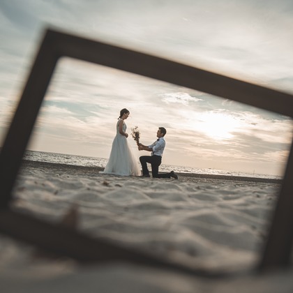 山下　剛が撮影した「海岸でのウェディングフォト」の写真