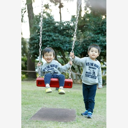 Chihiro Photographyが出張撮影したスイング, 家族一緒に写真を撮る, 自然の中の人々などが写った「家族の記念写真」の家族写真