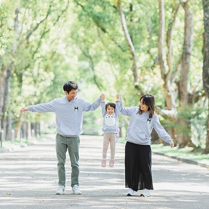 Tatsuyaが出張撮影した全体, 赤ちゃん・幼児服, 襟などが写った「家族写真撮影」の家族写真