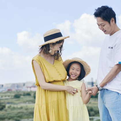 NISHIMURA AKINOBUが出張撮影したストリートファッション, 自然の中の人々, ジョイントなどが写った「初夏のマタニティフォト@二子玉川公園」の家族写真