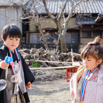 高夏写真店が出張撮影した「七五三の撮影」の家族写真