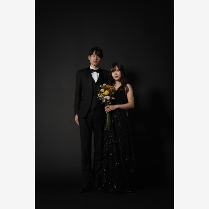 鈴木雅人が出張撮影したかざりや -蒸し餅-, Ichimonjiya Wasuke (Aburi-Mochi), ネクタイなどが写った「ファミリー/ウェディング」の家族写真