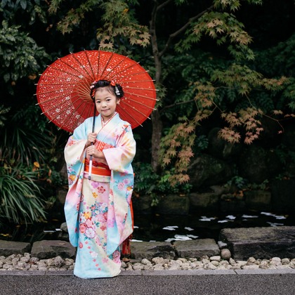 植村由理が出張撮影したストリートファッション, 753, 生物などが写った「七五三　＠神明社　横浜」の家族写真