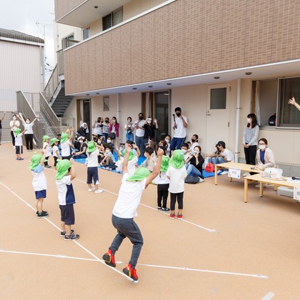 T.Matsumuraが出張撮影した甘いひよこ, 鍛冶池キャンプ場, ローラースポーツなどが写った「運動会（保育園）」の家族写真