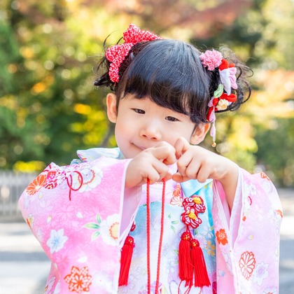 森元こずえが出張撮影した現代ファンタジーの王国, フラッシュ撮影, ジェスチャーなどが写った「七五三」の家族写真