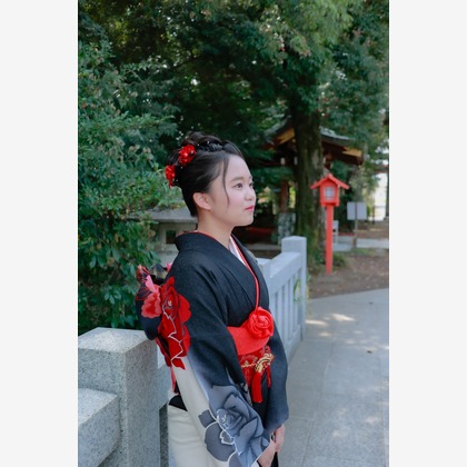 黒澤正彦が出張撮影した江の島シーキャンドル, キャンティカフェ, 水前寺成趣園などが写った「成人式前撮り撮影（群馬県高崎市　進雄神社　４月撮影）」の家族写真