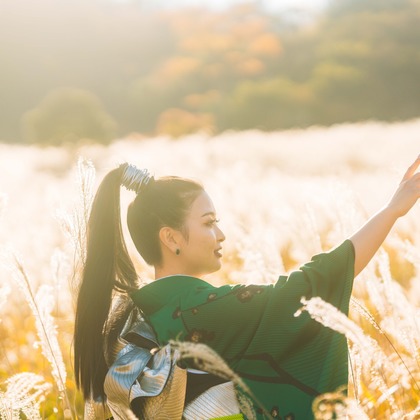 フォトグラファー笹が出張撮影したフラッシュ撮影, 自然の風景, 自然の中の人々が写った成人式撮影の写真