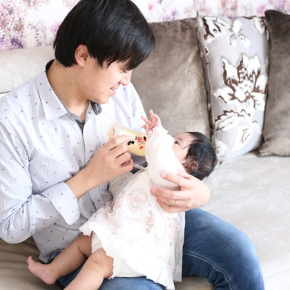 この写真は、出張撮影(家族写真(キッズ,ベビーフォト))のアルバム「初節句と初めての梅」にある写真の1枚で、家族写真(キッズ,ベビーフォト)などが写っています。<br>「初節句と初めての梅」では他にも:albumPhotoCount枚の家族写真を見ることができます。撮影者は竹内雅俊です。カメラマンのプロフィールページで、家族写真(キッズ,ベビーフォト)撮影の口コミやおすすめコメントを見ることができます。