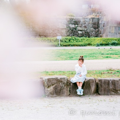 ゆのみふぉとが出張撮影した自然の中の人々, 手をつないで, 友情などが写った「桜とお写真」の家族写真