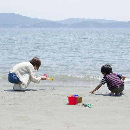 辻 充彦が出張撮影したカーマイン, あずき色, 赤ちゃん・幼児服が写った家族写真の出張撮影の写真