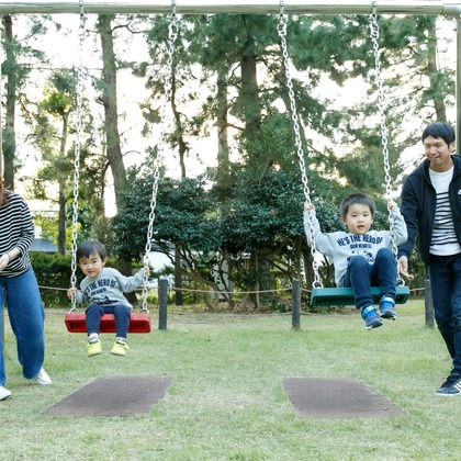 Chihiro Photographyが出張撮影したスイング, 家族一緒に写真を撮る, 自然の中の人々などが写った「家族の記念写真」の家族写真