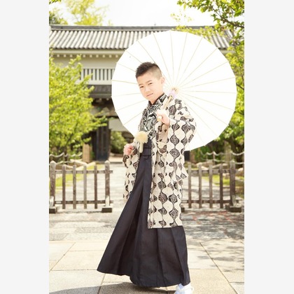 中井企画が出張撮影したKishiwada Castle, スポーツユニフォーム, 分かち合うなどが写った「ハーフ成人式」の家族写真