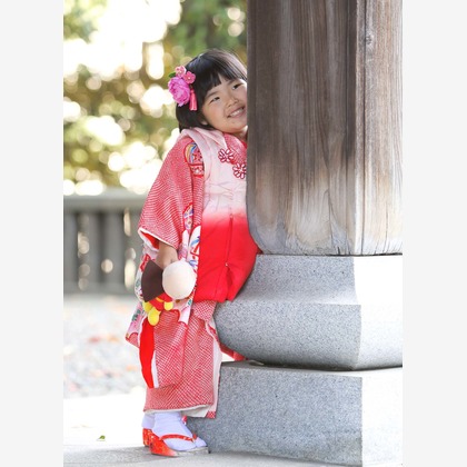 フォトテリア パーチェが出張撮影したストリートファッション, 肌, スナップショットなどが写った「宇都宮二荒山神社にて」の家族写真