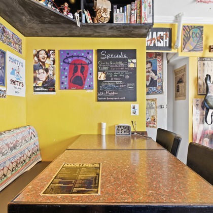 山内　信弥が撮影した「ブリティッシュパブ、タトゥースタジオ」の写真