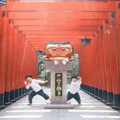 この写真は、出張撮影(家族写真(キッズ,ベビーフォト))のアルバム「七五三」にある写真の1枚で、家族写真(キッズ,ベビーフォト)などが写っています。<br>「七五三」では他にも:albumPhotoCount枚の家族写真を見ることができます。撮影者はプリチャード香里です。カメラマンのプロフィールページで、家族写真(キッズ,ベビーフォト)撮影の口コミやおすすめコメントを見ることができます。