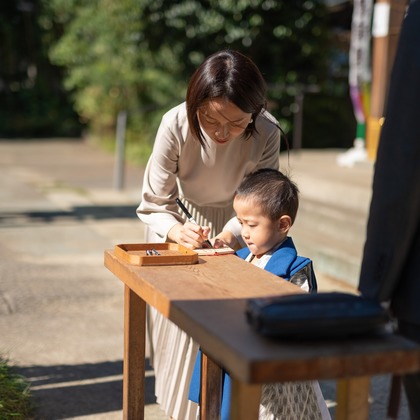 Takushi Yamamoto Photo Officeが出張撮影した「ポートレート」の家族写真