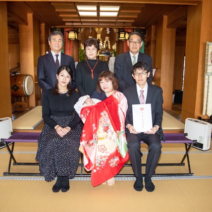 岩坪眞一郎が出張撮影した植物, 雲, 空が写ったお宮参りの写真