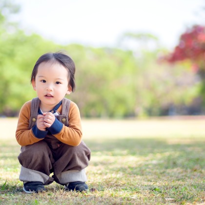 AXiS Photo Servise 藤井靖史が出張撮影したフラッシュ撮影, シャツ, ビーチの人々などが写った「一般出張撮影」の家族写真
