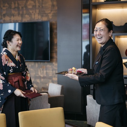 植村由理が出張撮影した「卒業式 at 早稲田大学、オークウッドプレミア東京」の家族写真