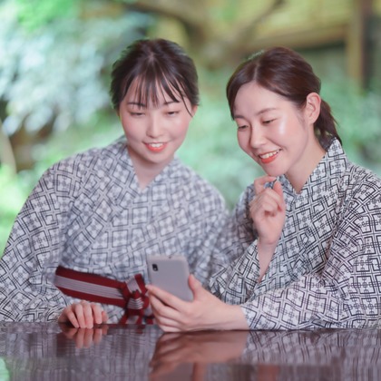 CREATIVE HOUSEが出張撮影した水着トップ, 自転車-機器と備品, ワンピースなどが写った「カップル・友人」の家族写真